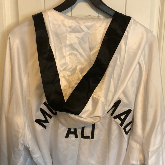 Muhammad Ali Boxing Robe - Picture 2 of 12